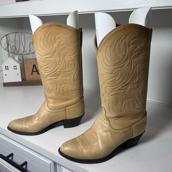 Tony Lama Shoes - Vintage Tony Lama Women’s Western Cowboy Boots Size 7M Tan Leather USA Made